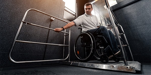 plataformas adaptadas salvaescaleras silla de ruedas movilidad reducida
