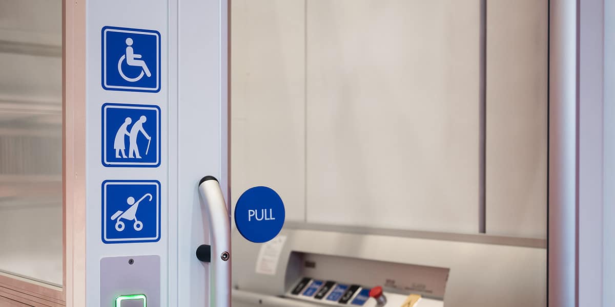 accesibilidad universal que es normativa salvaescaleras plataformas sillas ruedas movilidad reducida